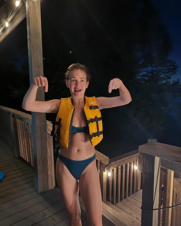 Дакота фаннинг в купальнике горячие