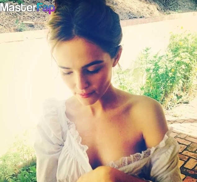 Брюнетка актриса