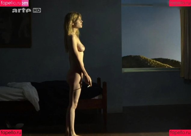 Клеманс поэзи обнаженка