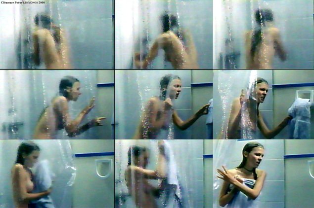 Девушка в душ