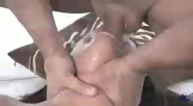 Жестко кончил глубоко в горло