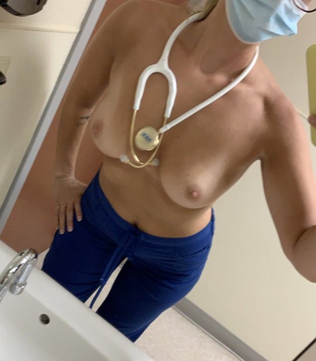 Большие титьки в больнице