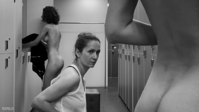 Голые балерины в раздевалке