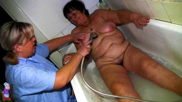 Бабушка массаж порнушка