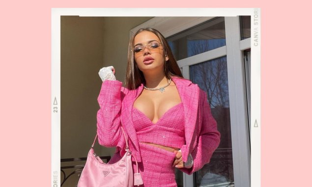 Валя карнавал в розовом костюме