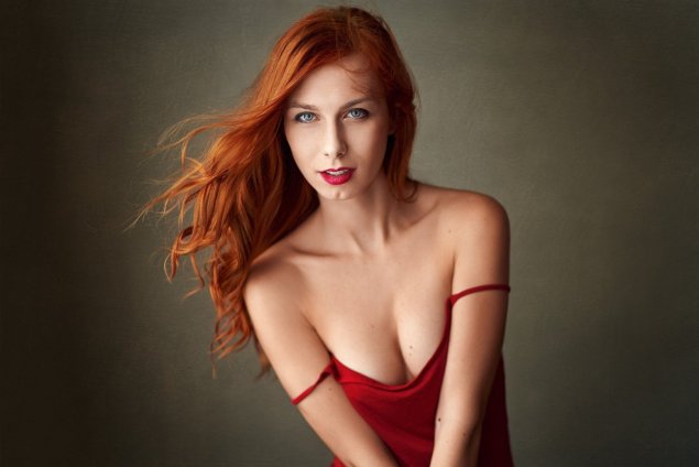 Рыжая девушка