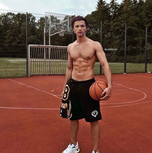 Том Холланд пресс