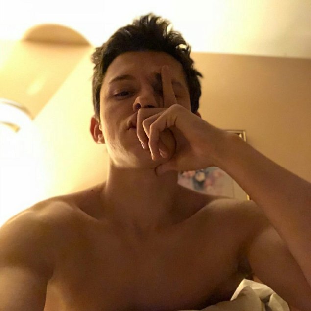 Tom Holland тело