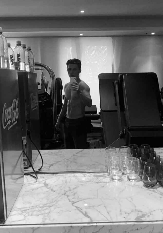 Том холланд тело