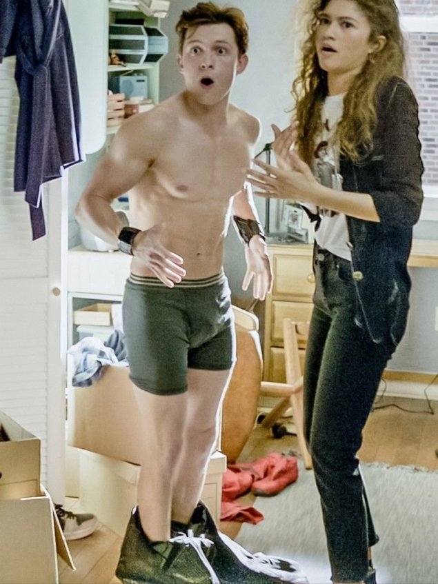 Том холланд голый