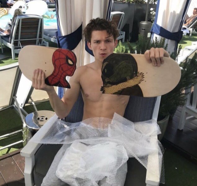 Том холланд человек паук