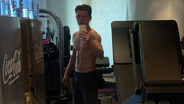 Том холланд торс