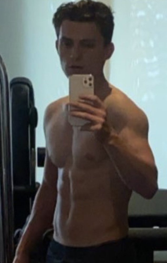 Том холланд торс