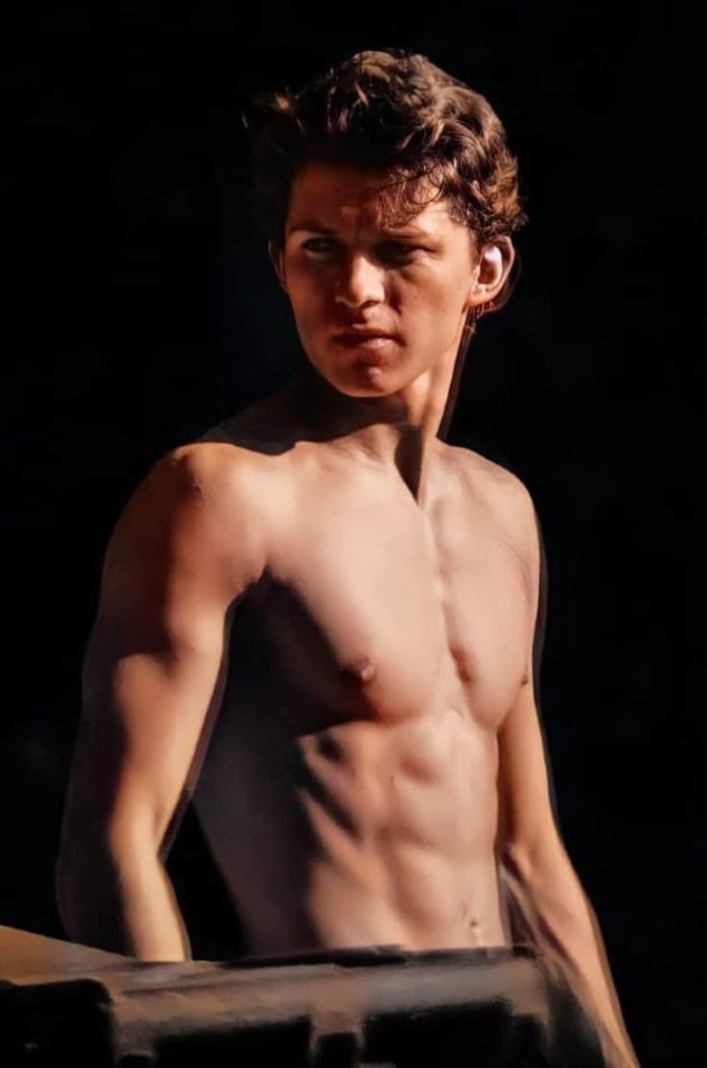 Том холланд торс