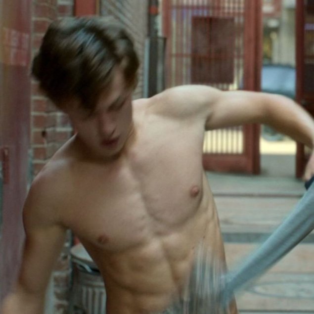 Том холланд голый