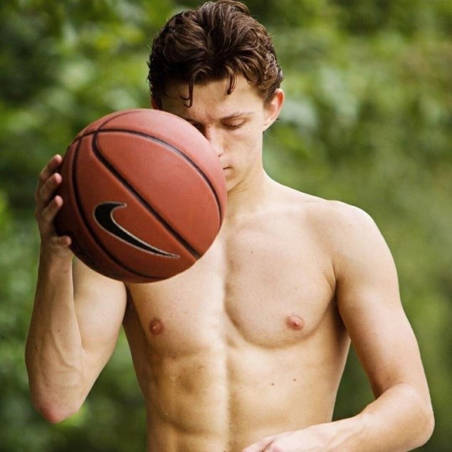 Том холланд торс