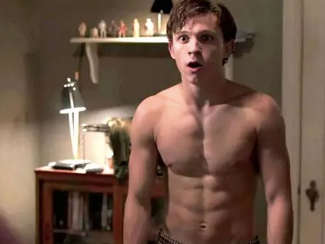 Том холланд торс