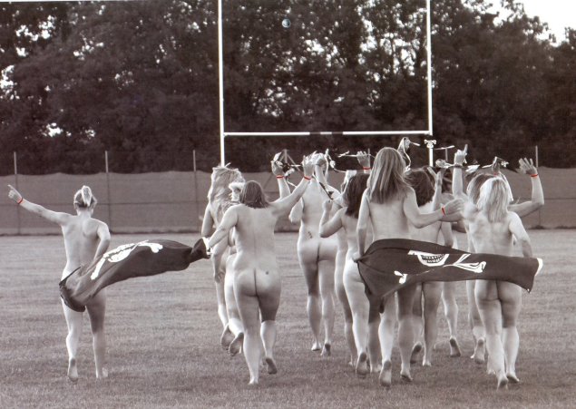 Голые британские регбистки