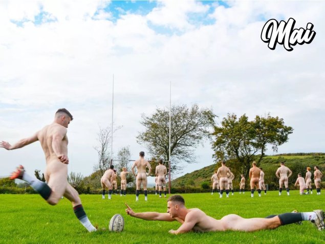 Голые спортсмены