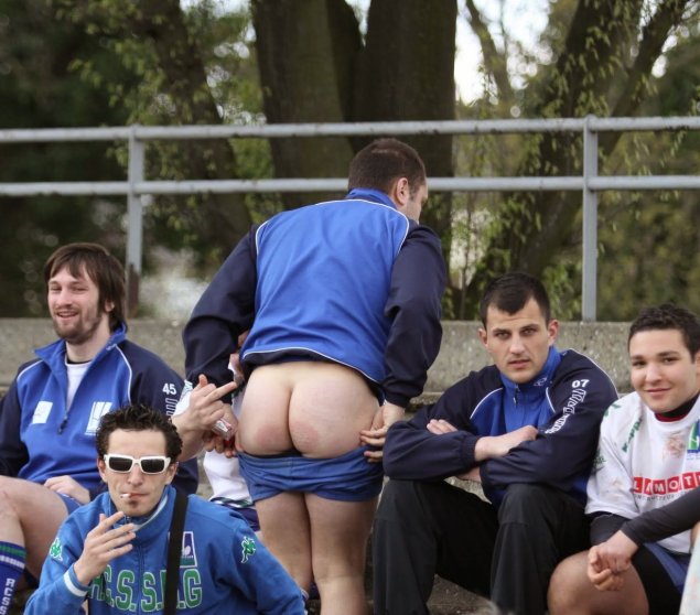 Голые регбисты волосатые без трусов