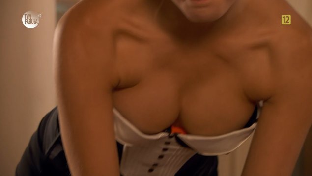 Голая груди