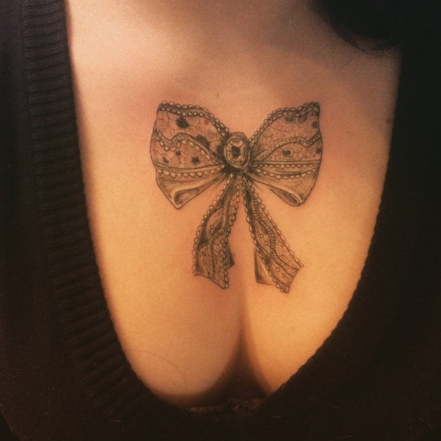 Тату женские на груди