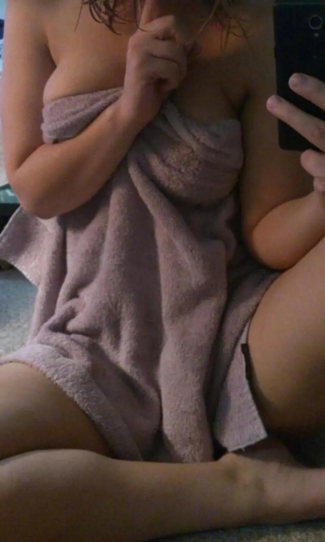 Эротическое селфи в халате