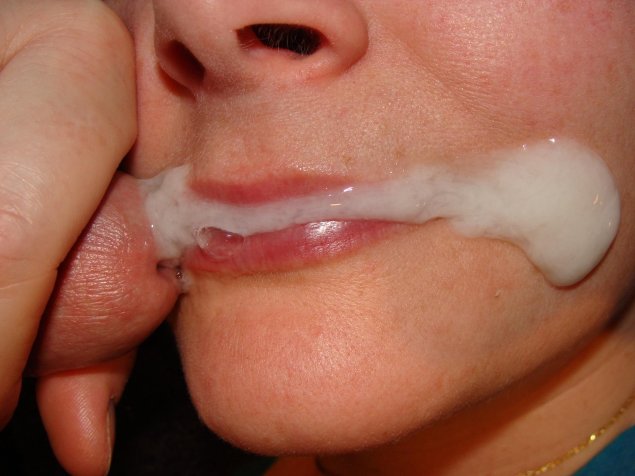 Конча на губах