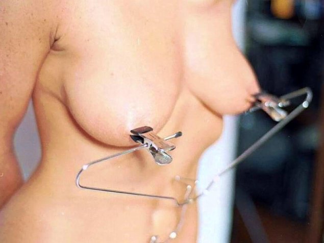 Бельевые прищепки на сосках