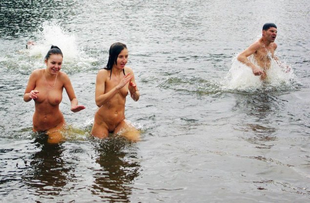 Купание голым