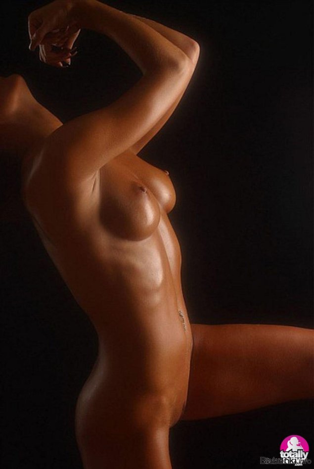 Красивое голое тело девушки