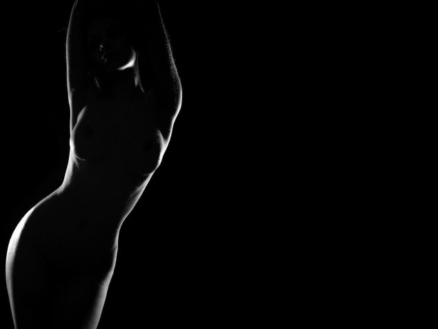 Силуэт голой девушки