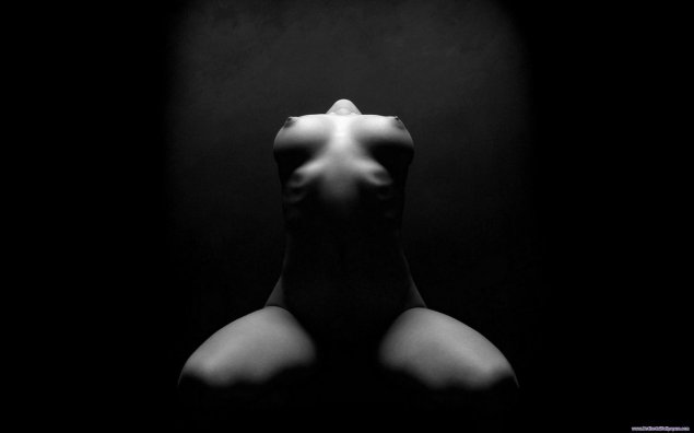 Ню на темном фоне