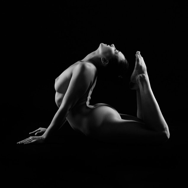 Красивые позы для фотосессии ню