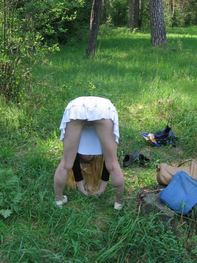 Деревенские девушки в трусах