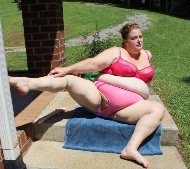 Толстые женщины в купальниках