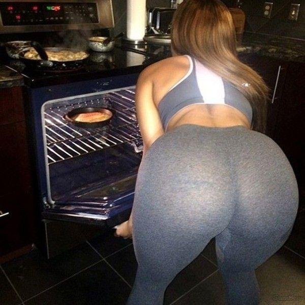 Большая попа мамы