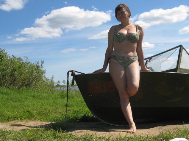 Деревенские зрелые в купальнике