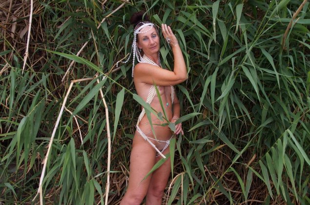 На пляже ню