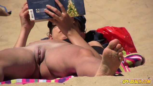 Писи на пляже