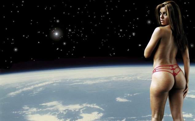 Девушка в космосе