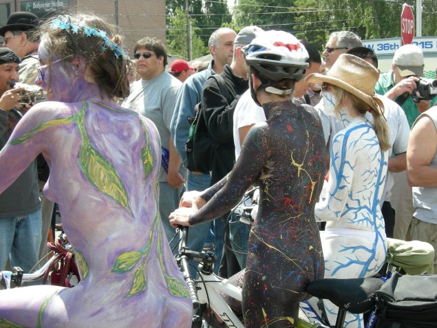 Боди-арт фестиваль голые