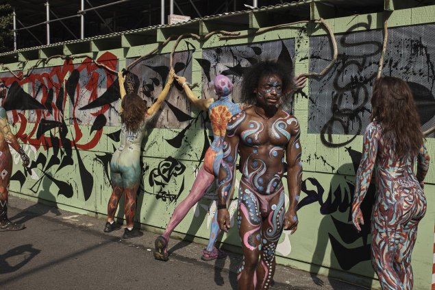 Боди арт фестиваль голые