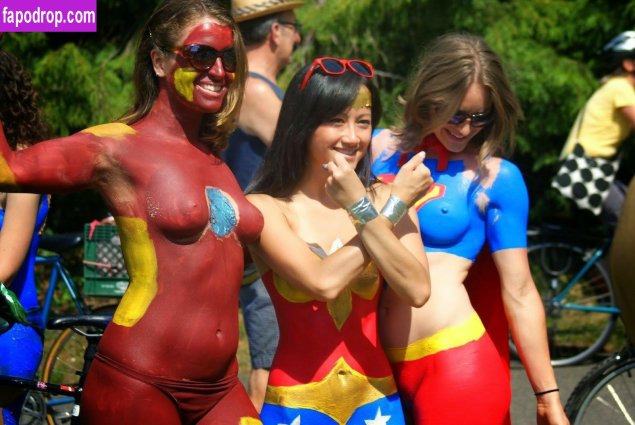 Голые парады