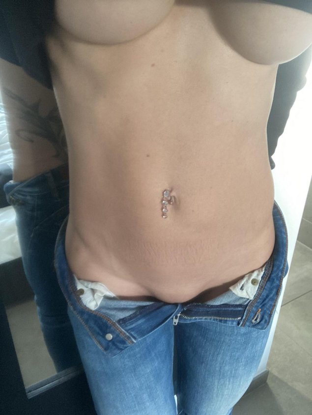 Худая девушка