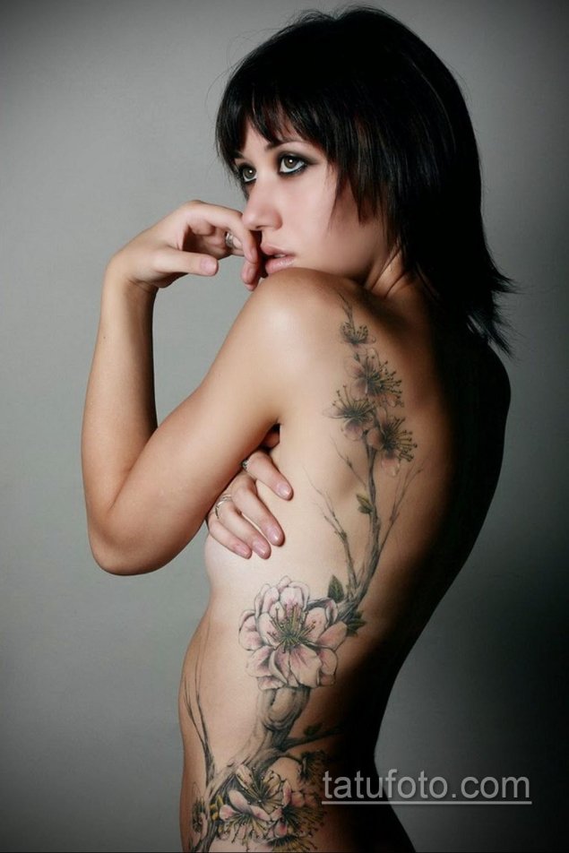 Тату на спине для девушек