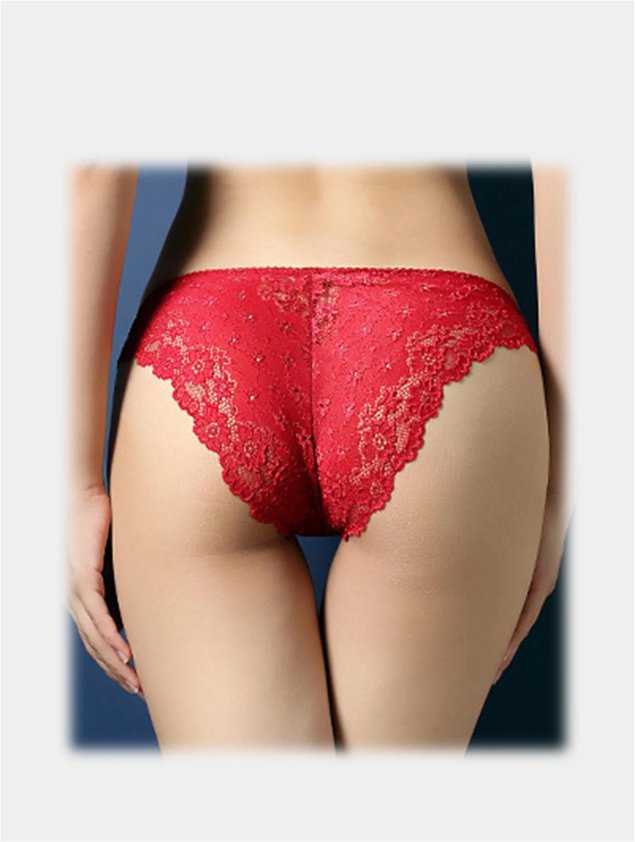 Красные кружевные трусики