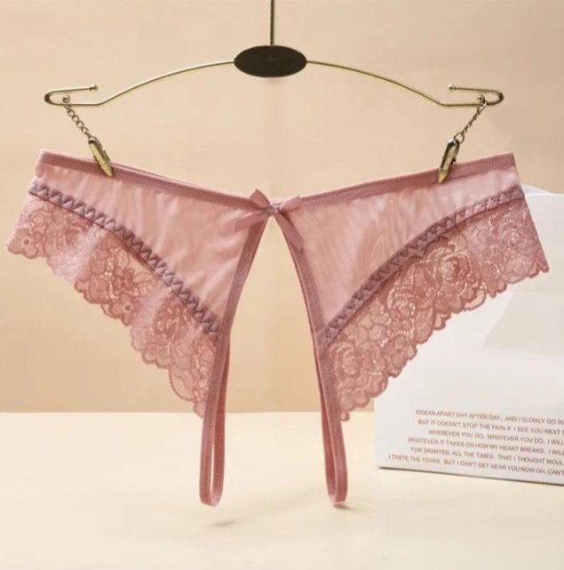 Женские трусики с разрезом