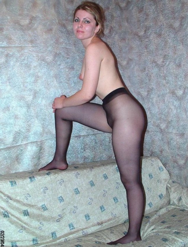 Голые женщины в колготках домашнее