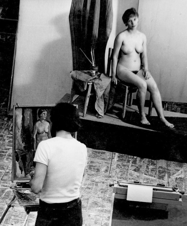 Натурщица в мастерской